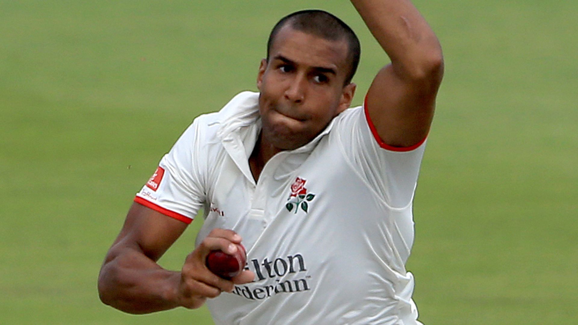 Hurt stars as Lancashire trounce Durham
