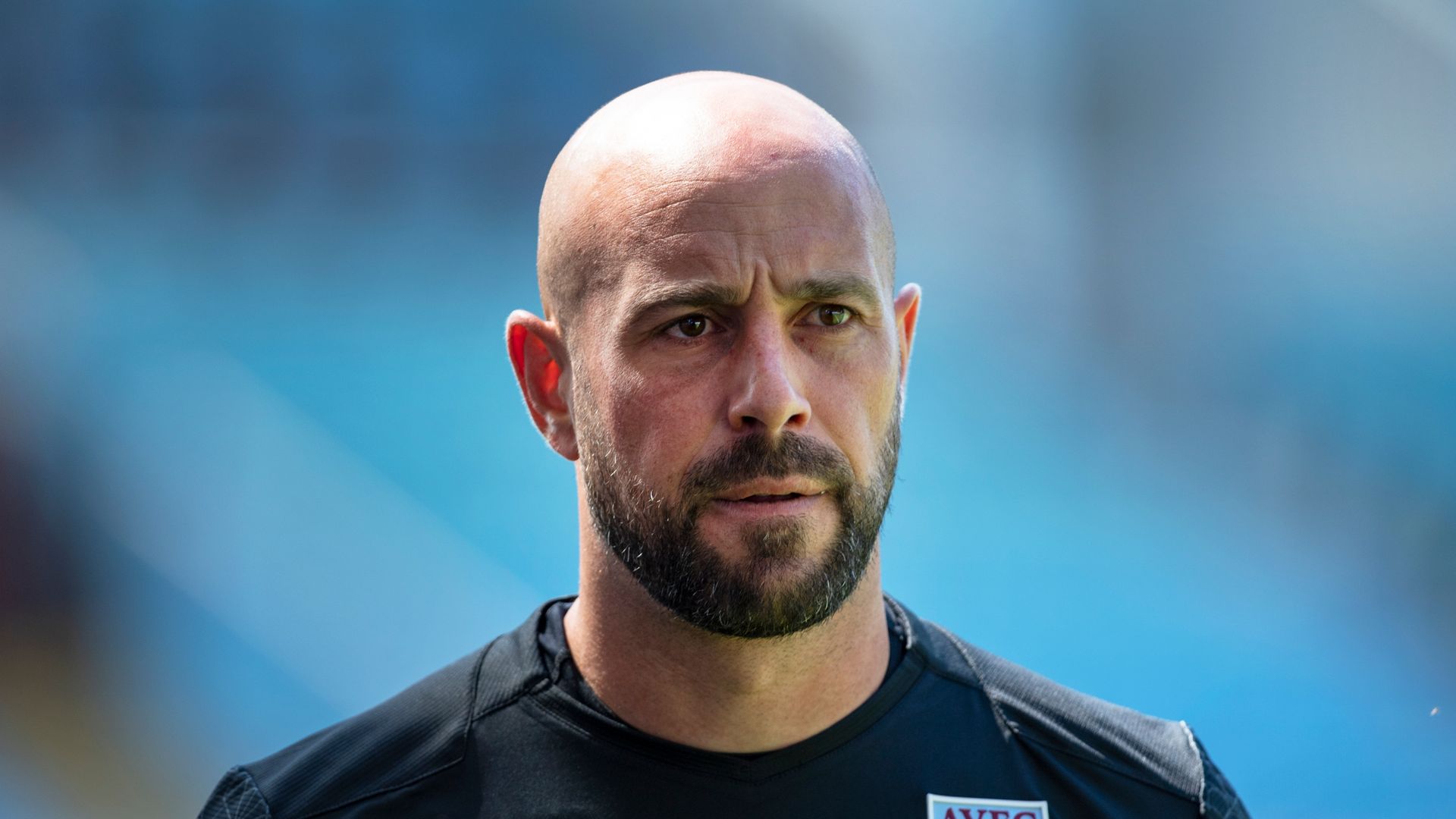 Lazio sign AC Milan goalkeeper Reina