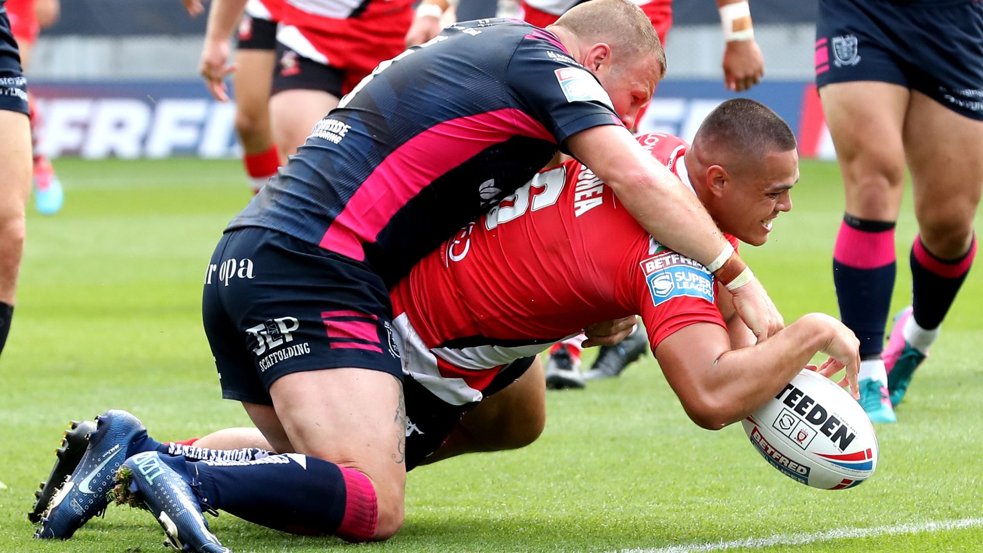 Lolohea stars as Salford crush Hull FC