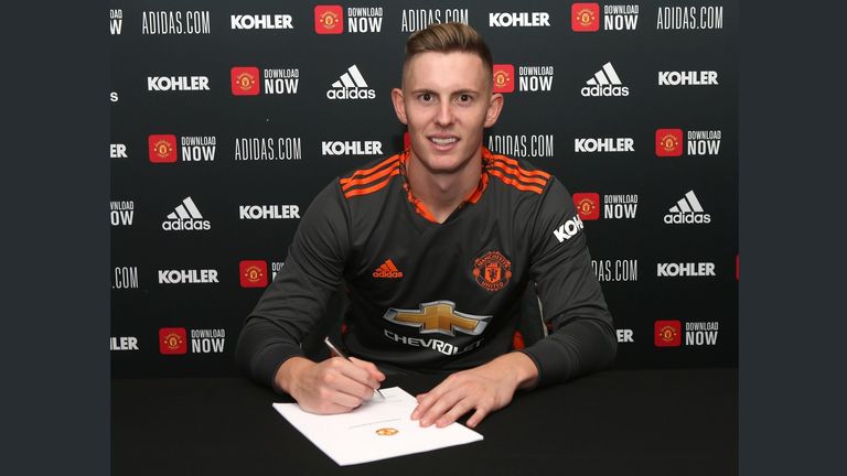 Henderson puts pen to paper on his new United deal