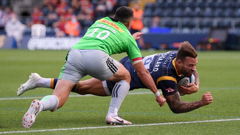 Francois Hougaard scores for the Warriors