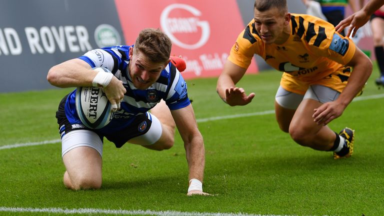 Ruaridh McConnochie scores Bath's first try