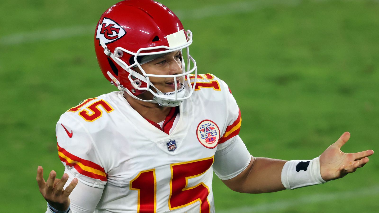 Patrick Mahomes: Kansas City Chiefs quarterback says hug was a mental lapse, NFL News