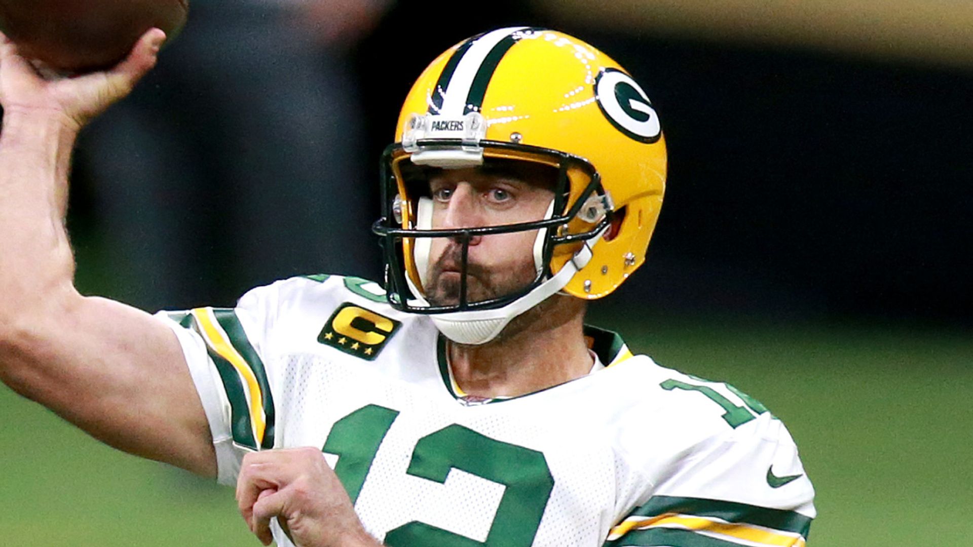 Rodgers gets better of Brees in Packers win