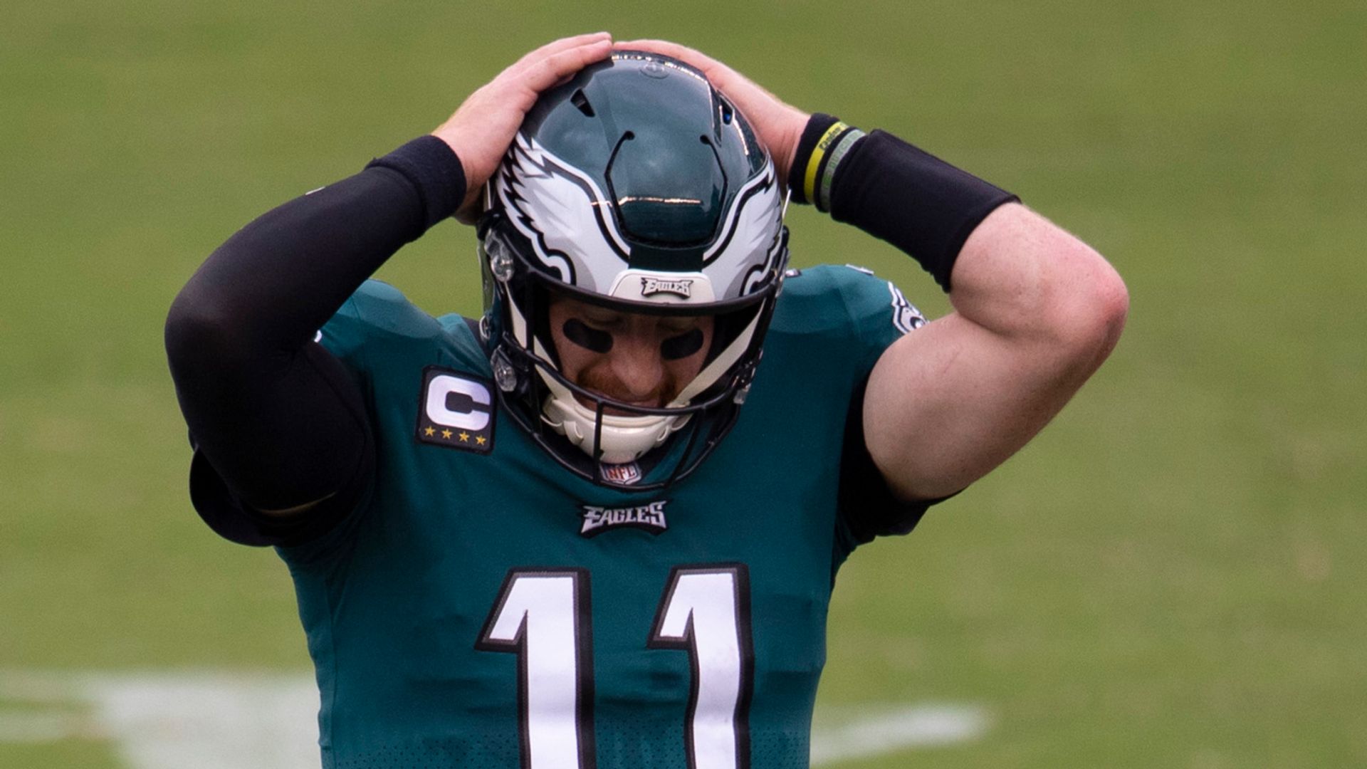 Eagles not planning to bench QB Wentz