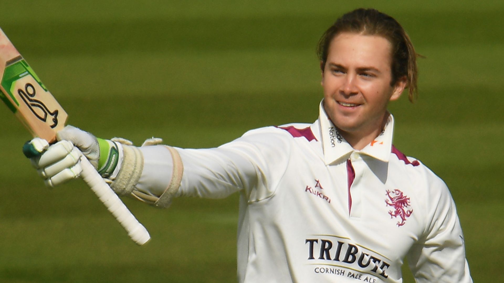 Byrom century frustrates Essex