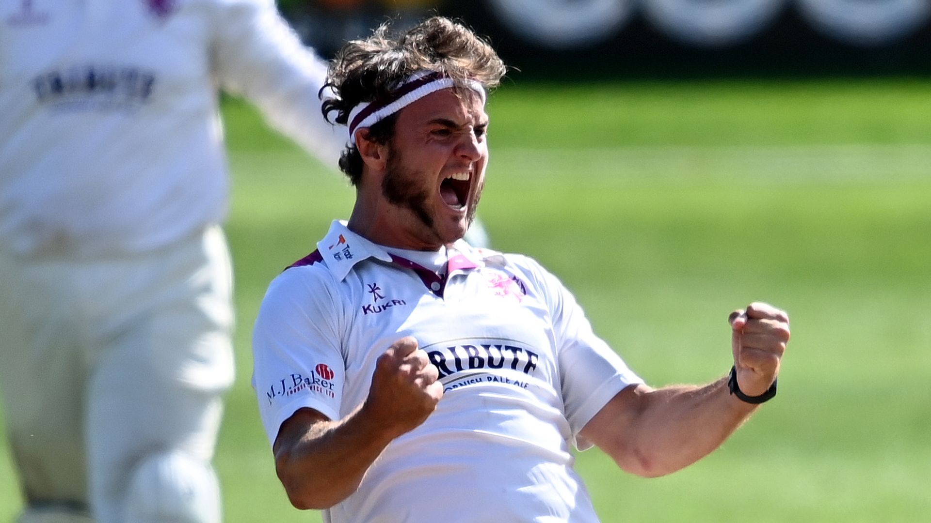 Somerset win to reach Lord's final