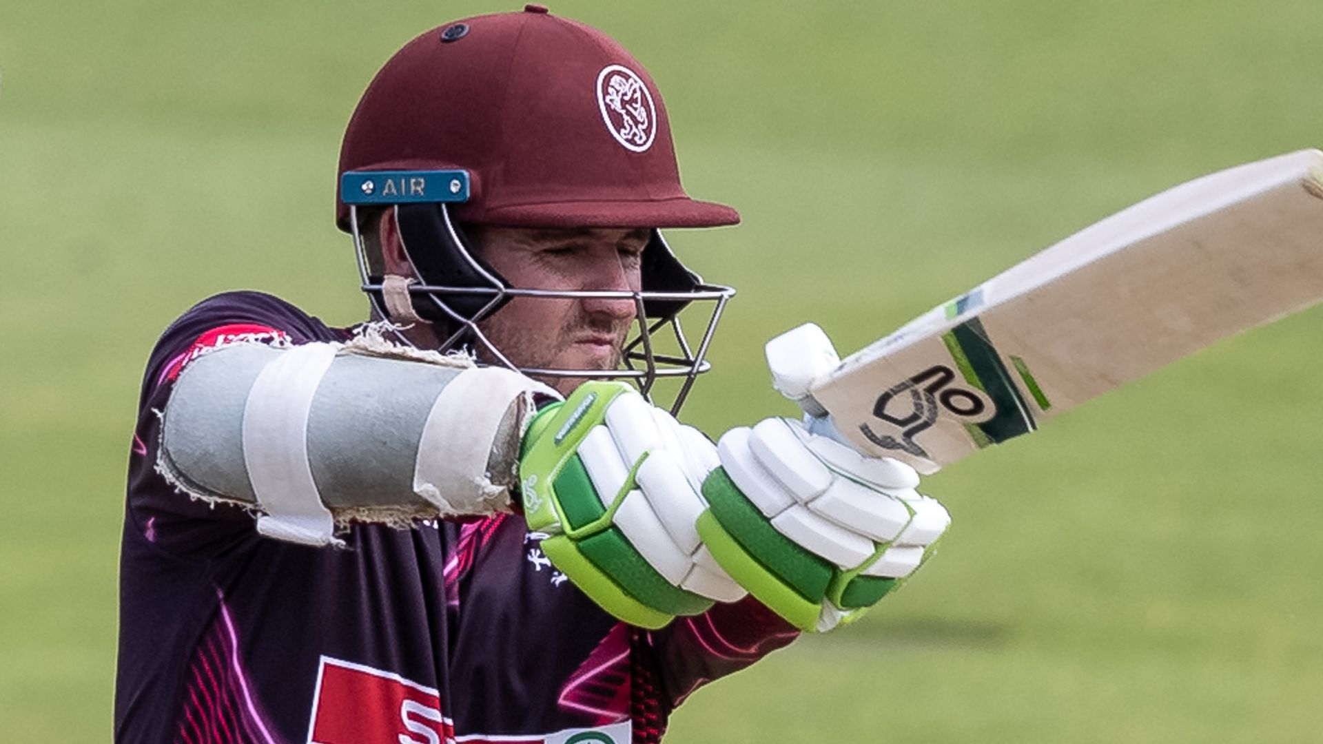Davies smashes Somerset to Blast win