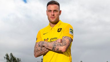 Image of Anthony Stokes is leaving Livingston after struggling to cope with regular training on their artificial surface
