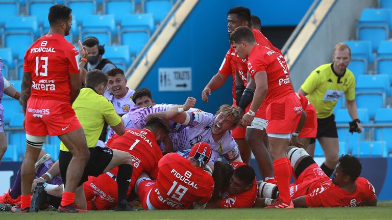 Exeter celebrate Williams' critical second try past the hour mark