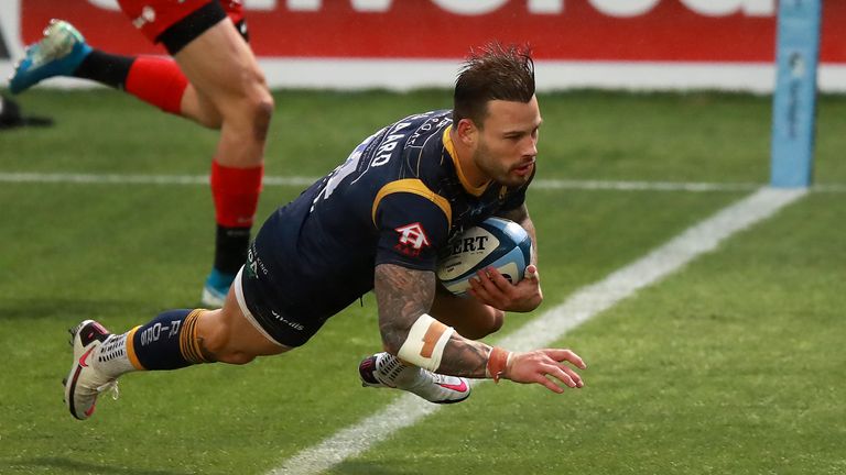  Francois Hougaard scores his second try for Worcester