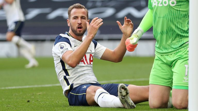 Harry Kane sees an opportunity pass for Tottenham in the opening period