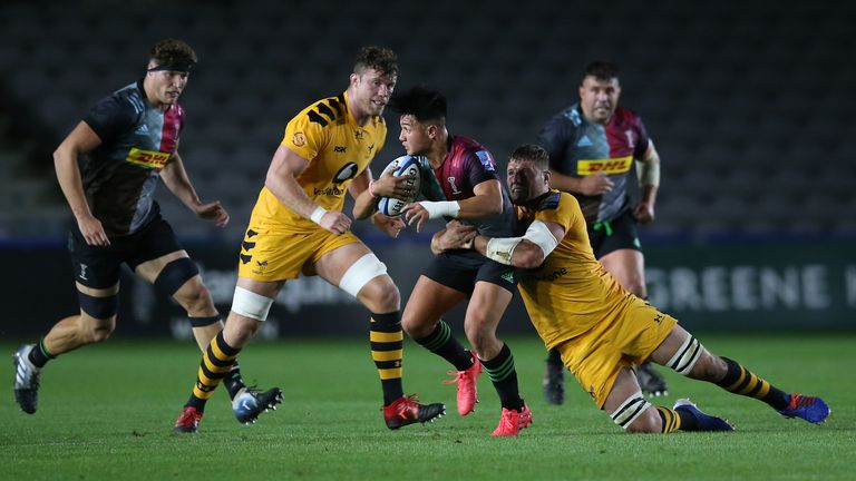 Marcus Smith is wrapped up by the Wasps defence