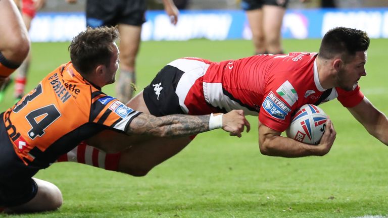 Castleford-bound Niall Evalds scores Salford's second try