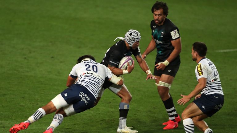 Siale Piutau on the attack for the Bears