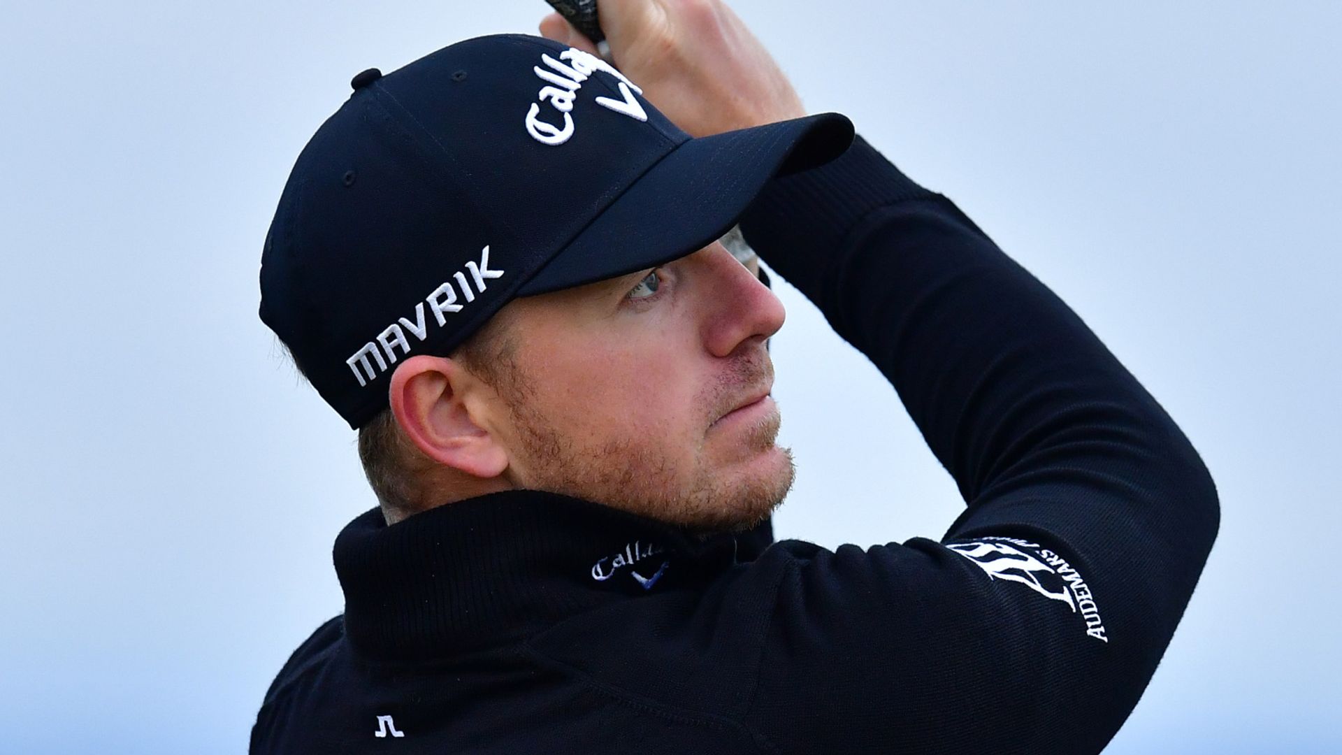 Wallace shares lead in Scotland