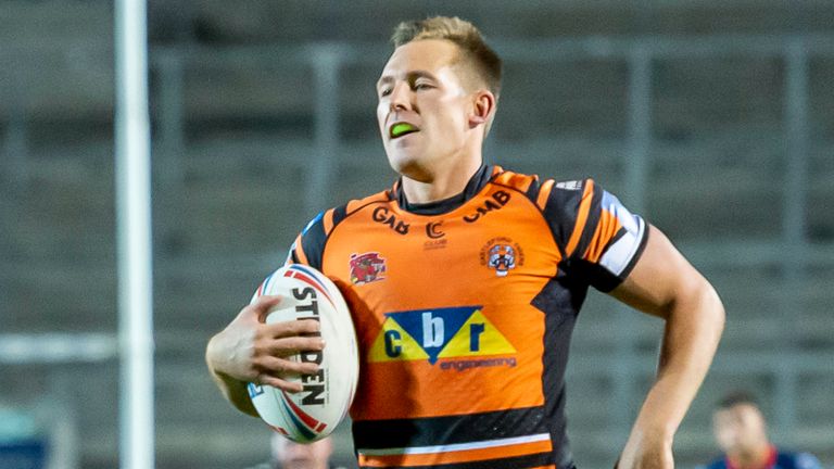 Watch highlights of the Super League clash between Castleford Tigers and Hull KR.