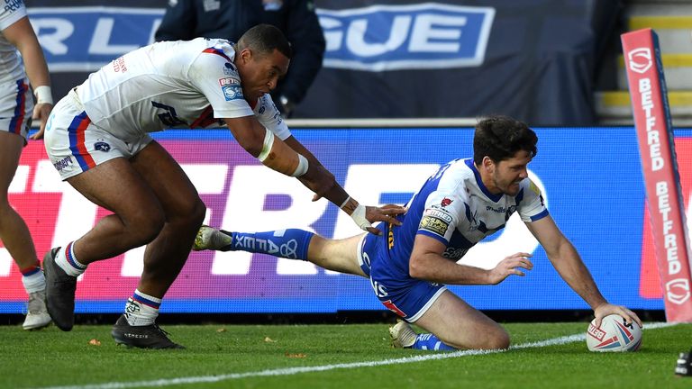 Lachlan Coote scores twice as Saints come from behind to beat Wakefield in the Betfred Super League.