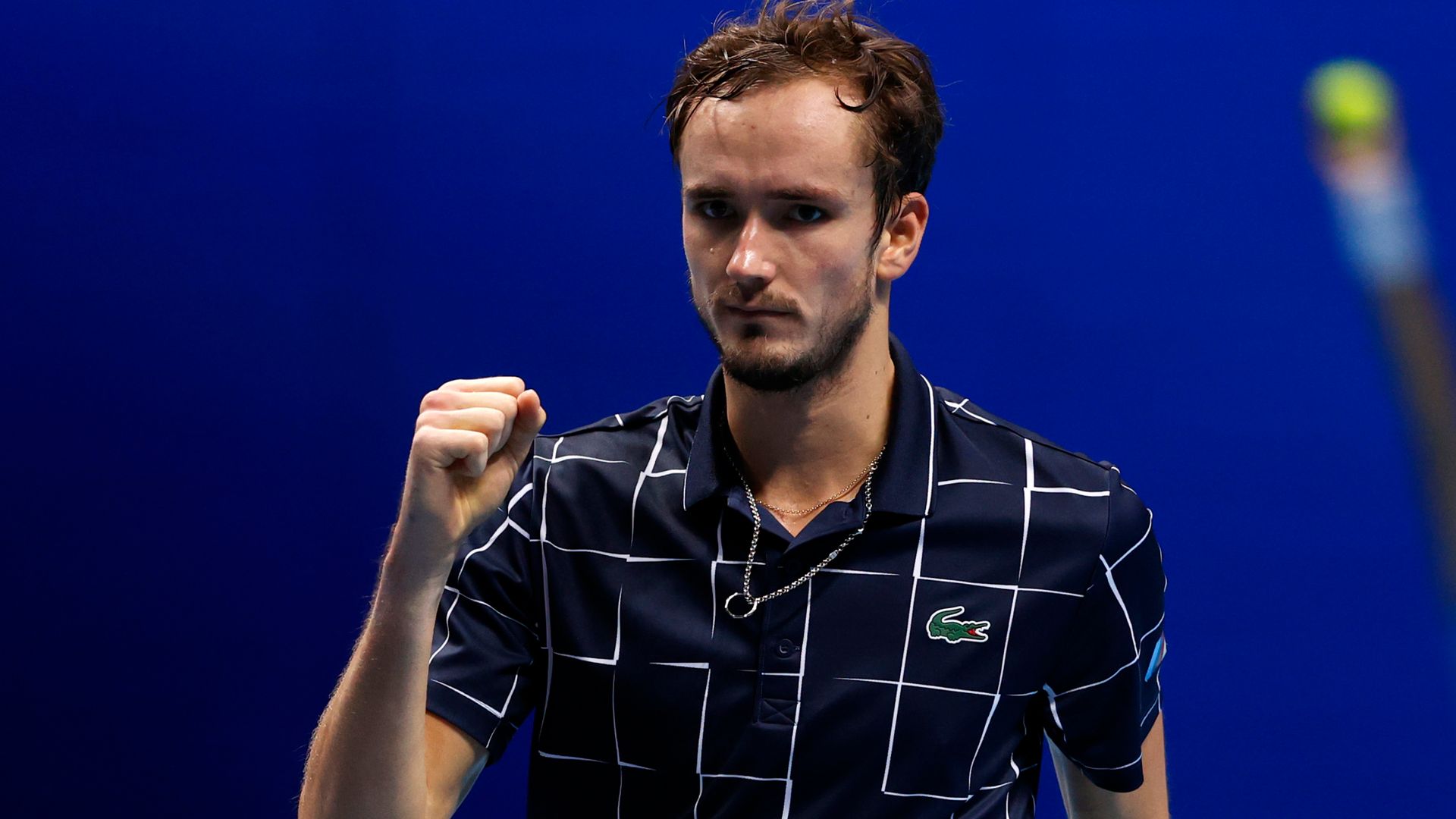 Medvedev makes easy work of Zverev in London