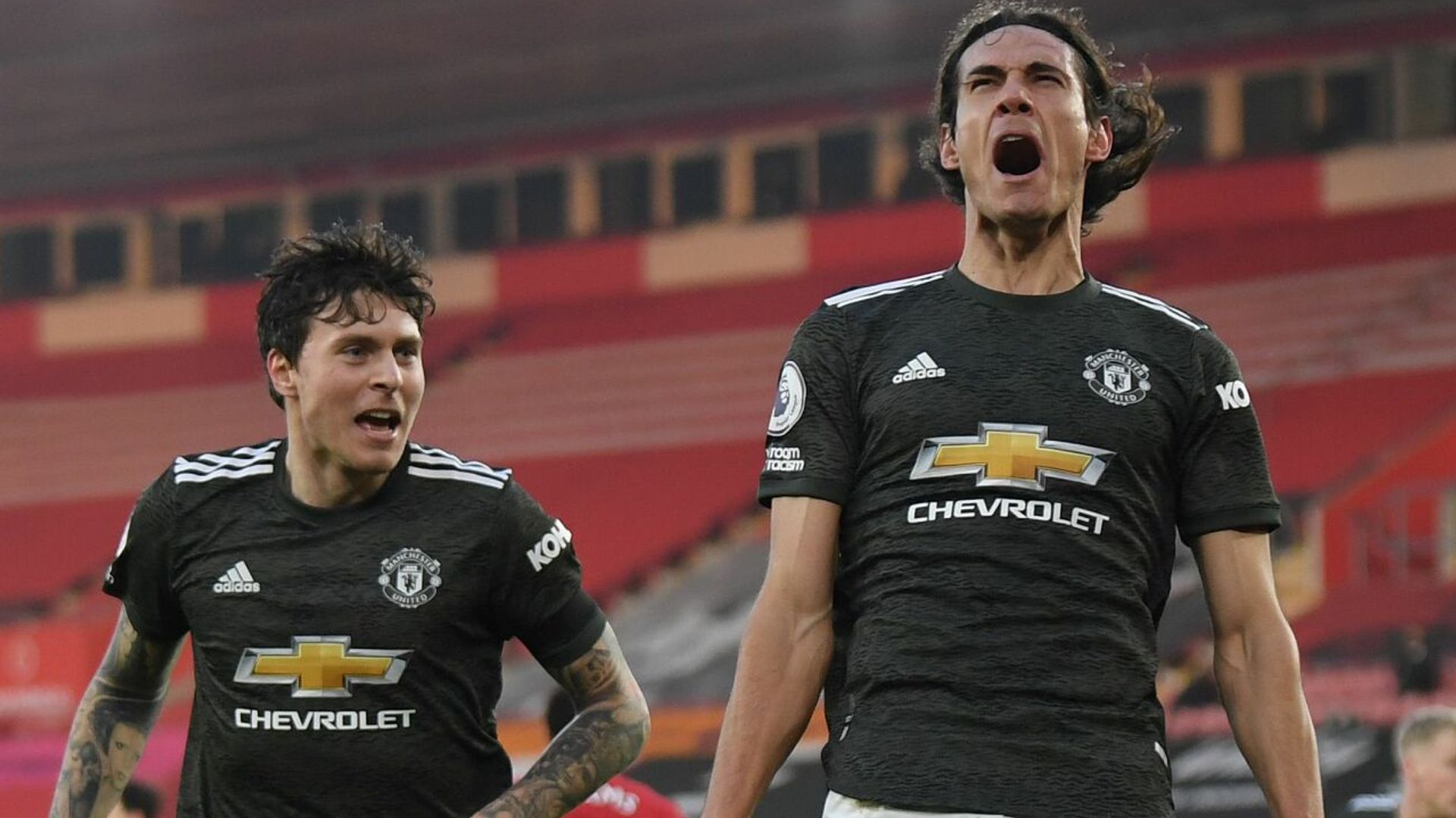 Super sub Cavani secures dramatic Man Utd comeback win
