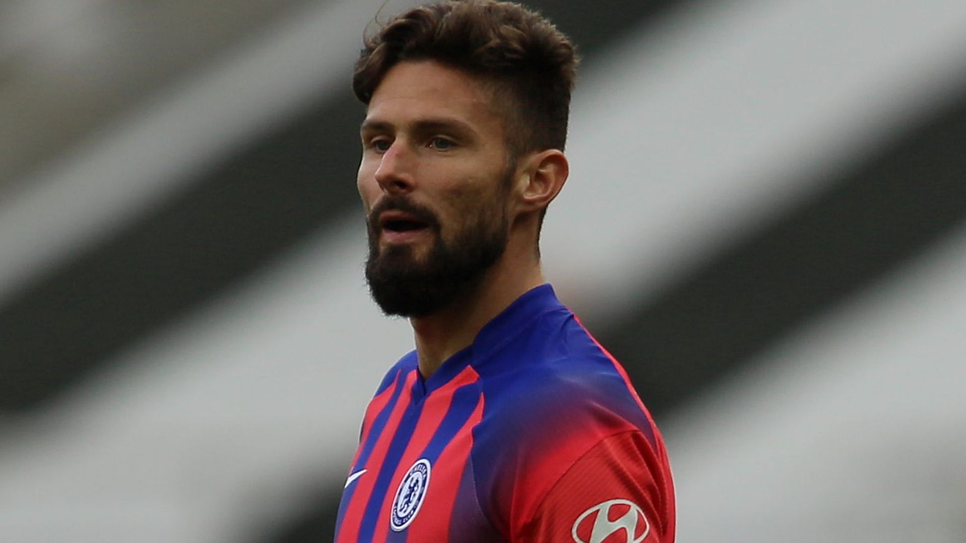 Giroud casts doubt over Chelsea future