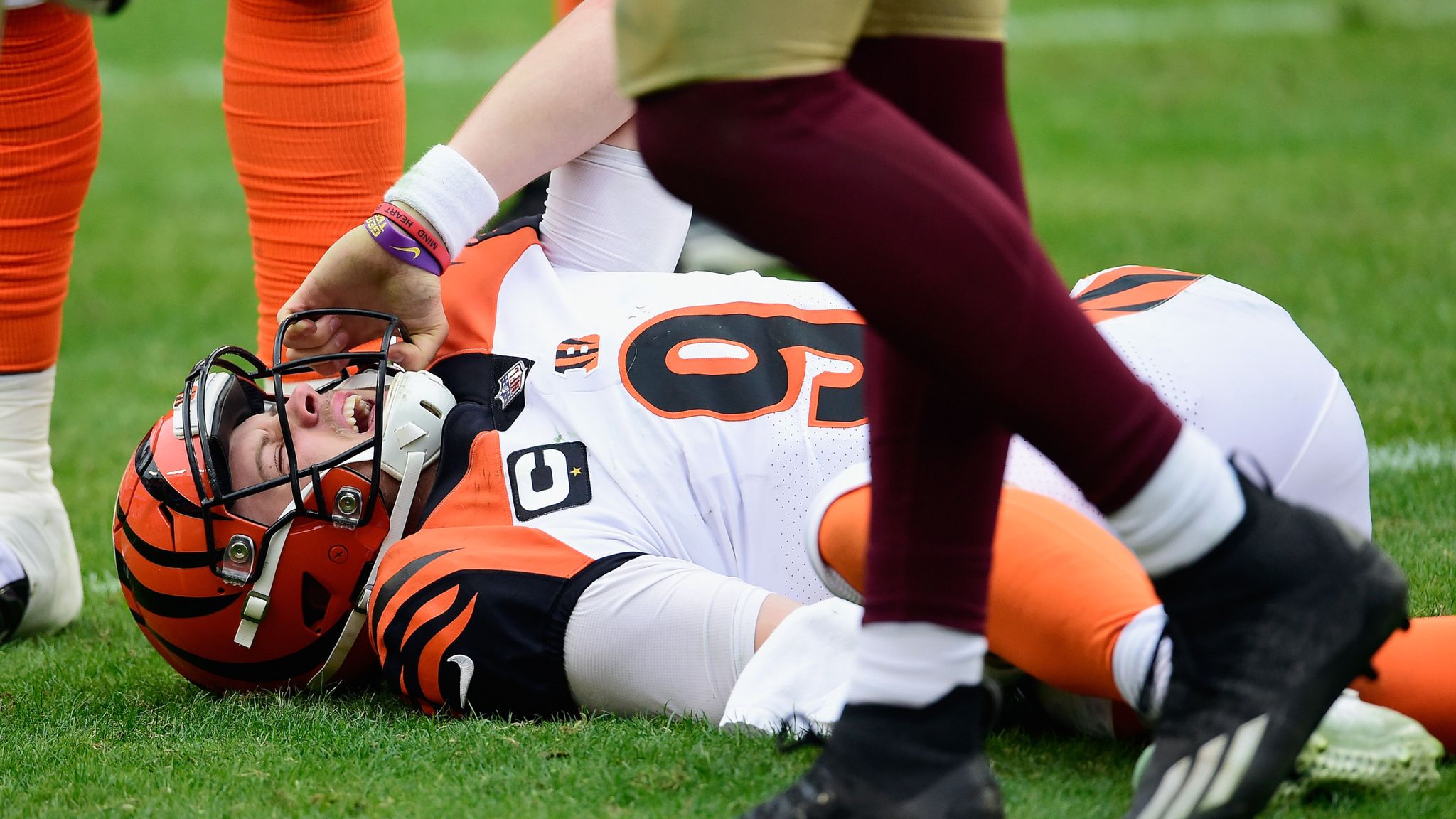 Cincinnati Bengals: Joe Burrow leaves game vs. Washington with knee injury