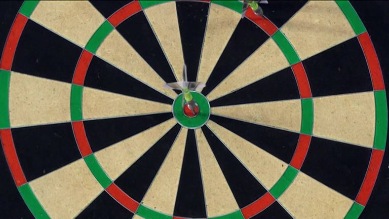 Simon Whitlock finished 124 and 122 checkouts both with bullseyes on consecutive legs