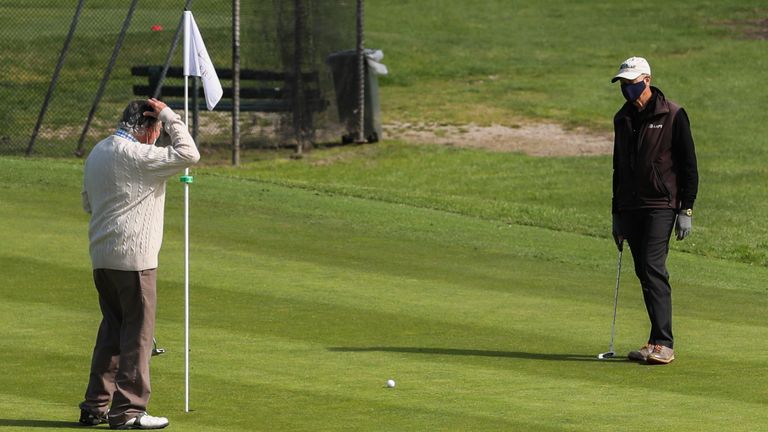 Golf courses in England must close with immediate effect