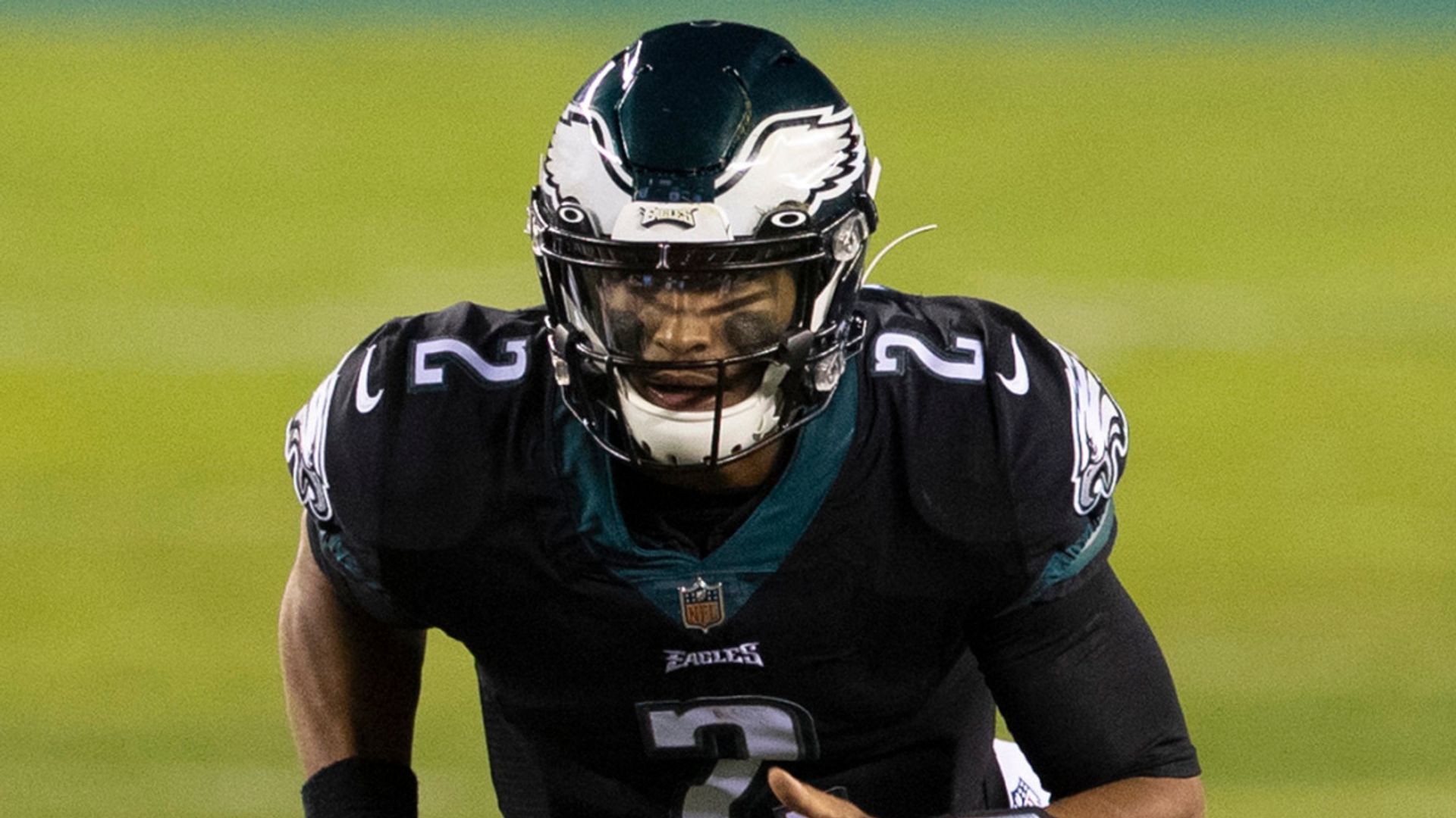 Eagles' Pederson coy on starting quarterback
