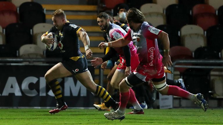Tom Cruse on his way to scoring for Wasps
