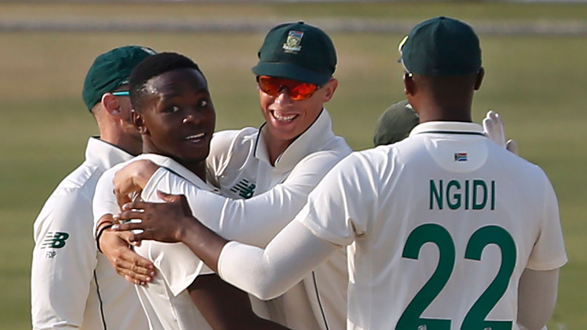 Proteas on top as 14 wickets fall on day one in Karachi