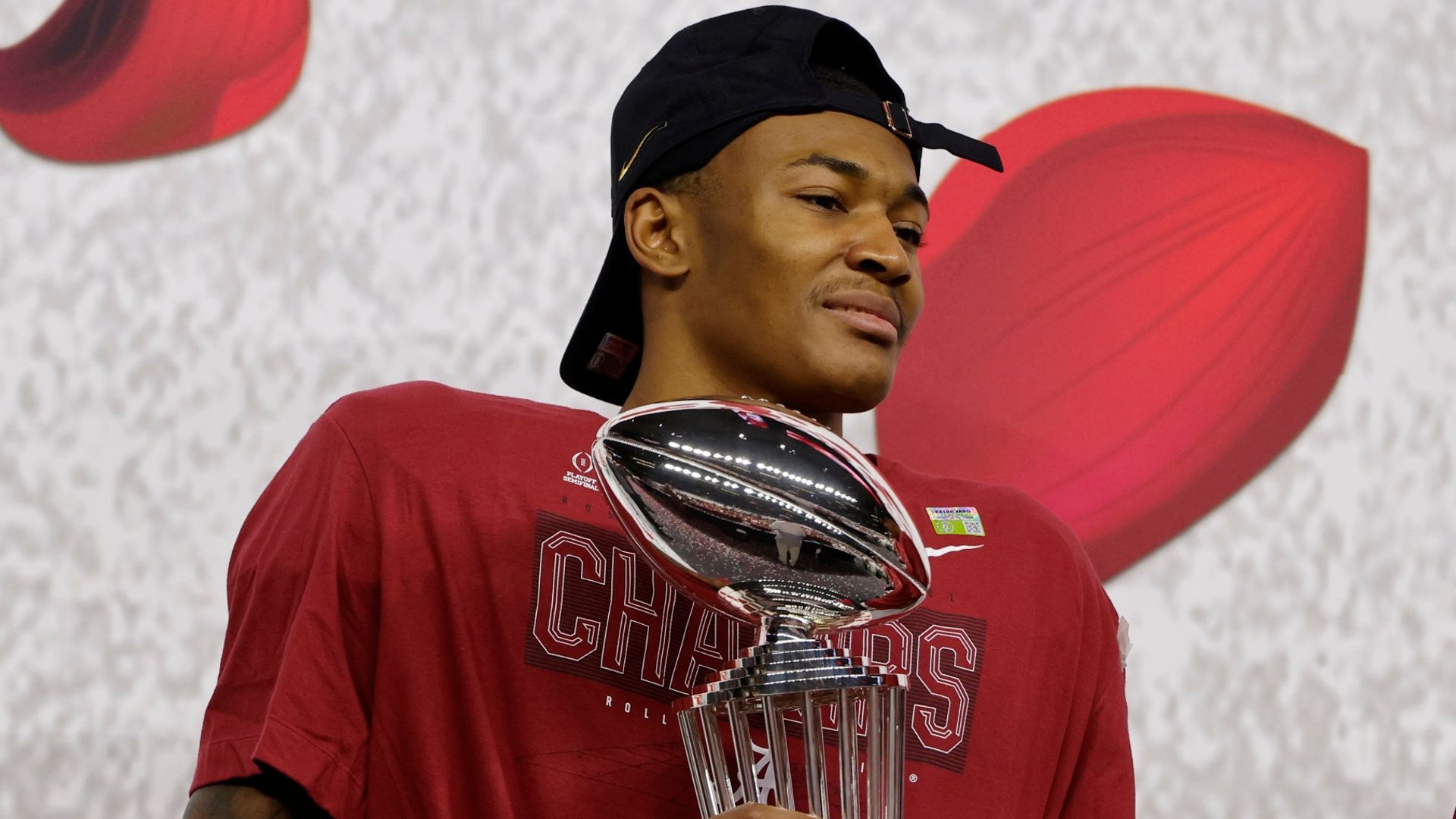 DeVonta Smith claims Heisman Trophy to end QB streak