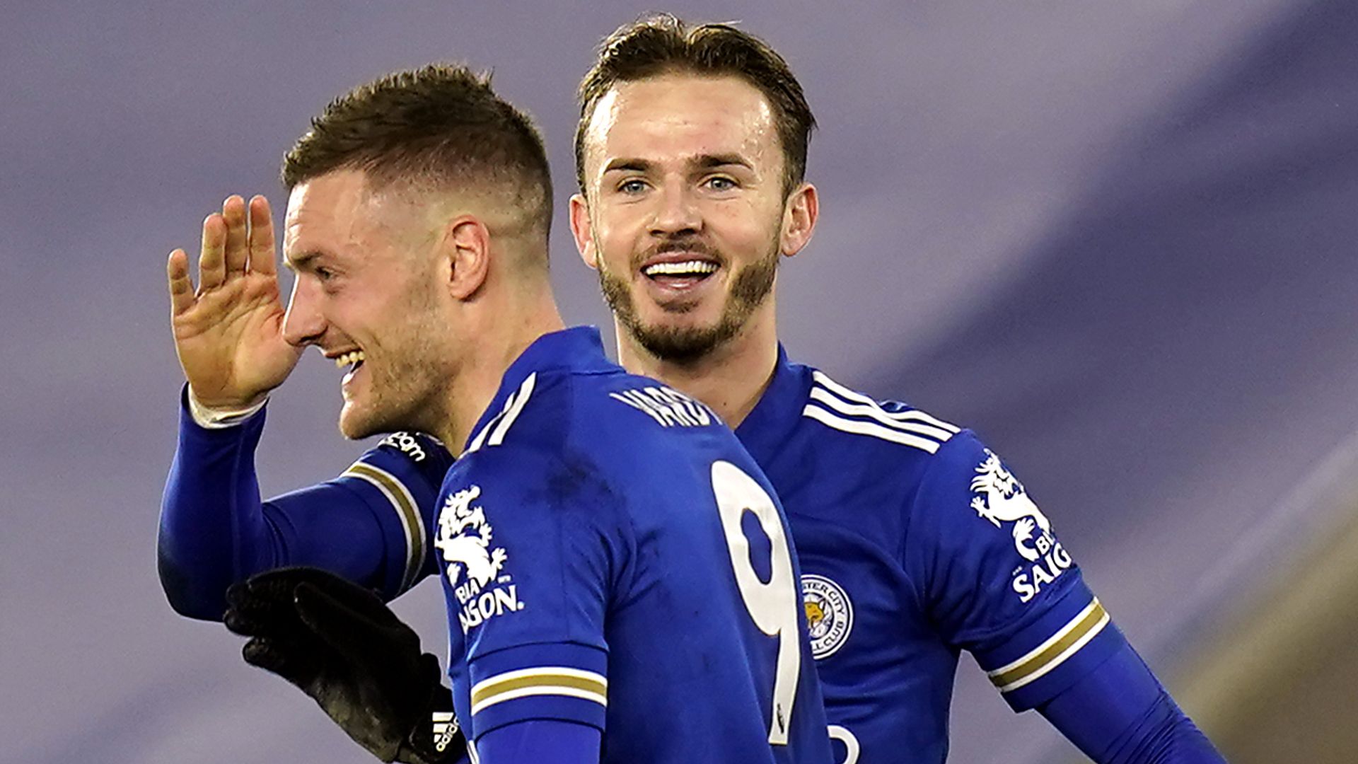 Leicester sweep aside lacklustre Chelsea to go top