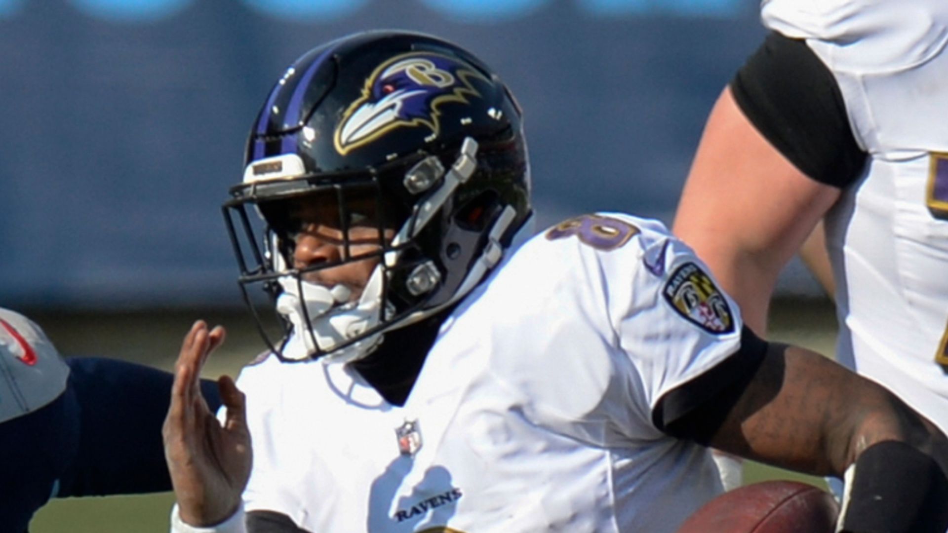 Jackson propels Ravens to victory over Titans