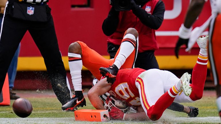 Cleveland Browns 17-22 Kansas City Chiefs: Patrick Mahomes suffers  concussion as Chiefs hold on to reach AFC Championship game, NFL News