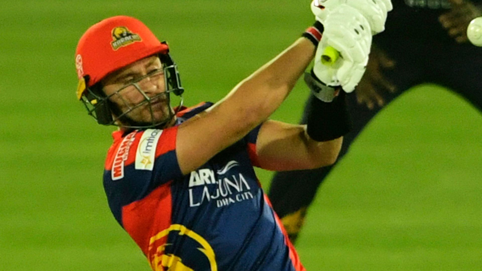 Clarke smashes Karachi to win in PSL opener