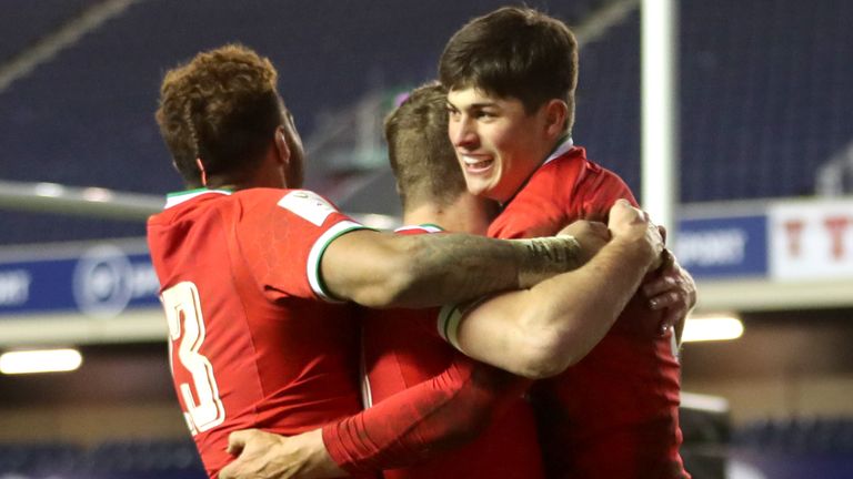 Wales' Louis Rees-Zammit (right) celebrates scoring his side's winning try against Scotland