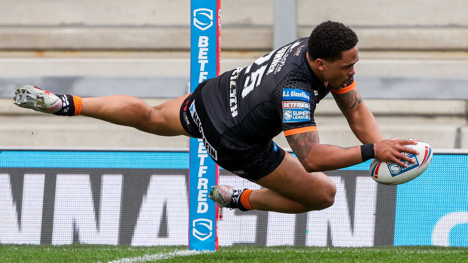 Tigers outplay Wolves to claim opening SL win