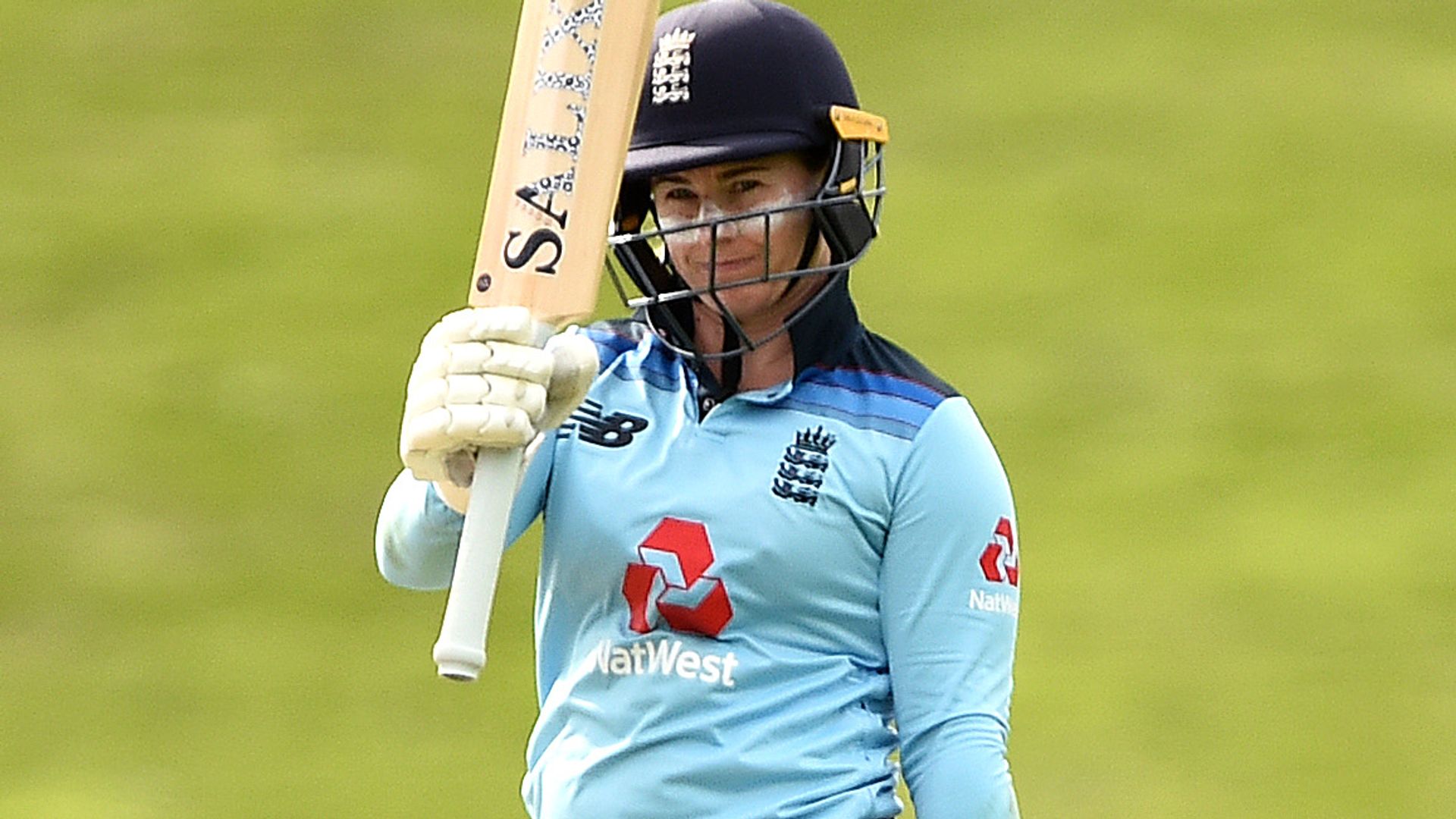 Beaumont tops women's ODI batting rankings