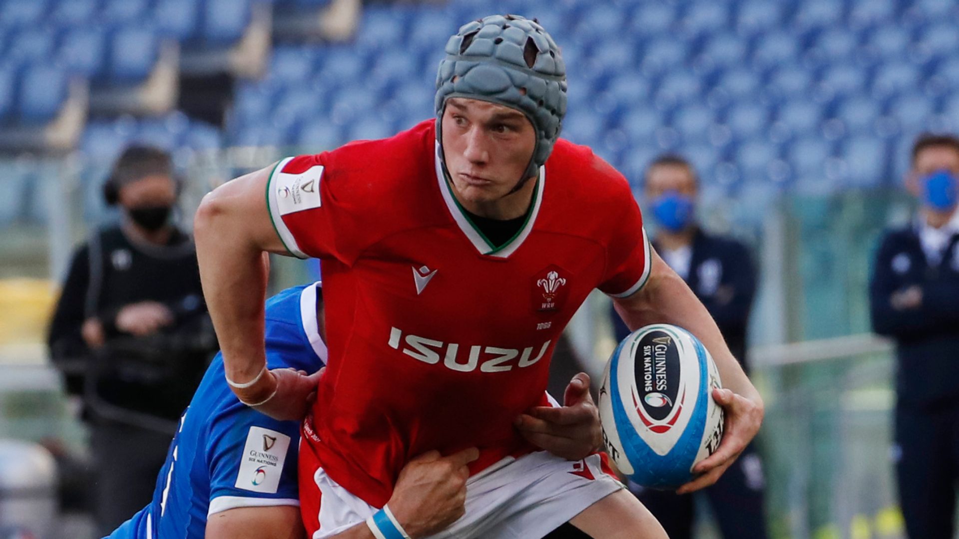 Wales demolish Italy to stay on course for Grand Slam