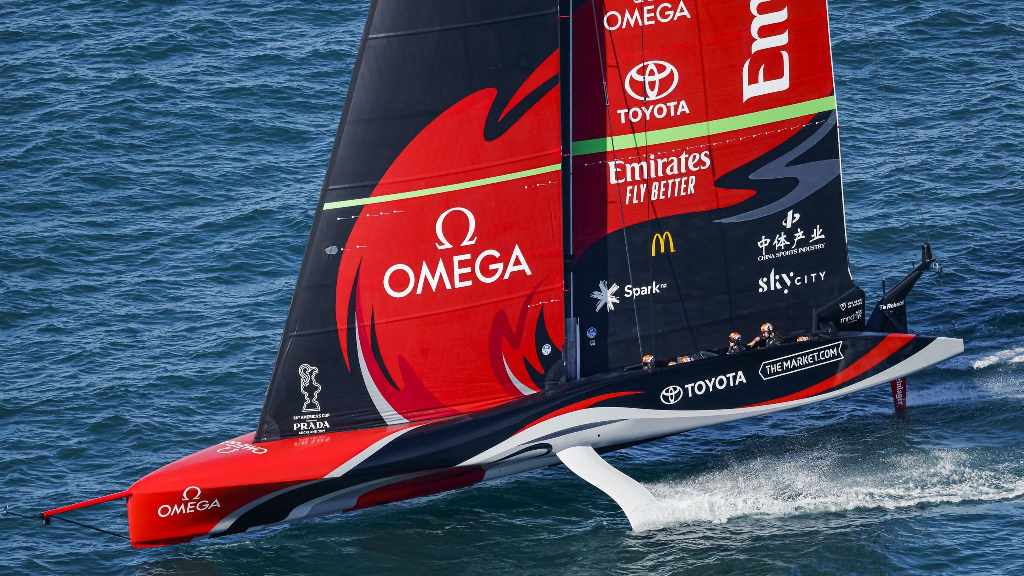 Catamaran New Zealand Racing In Louis Vuitton Cup Stock Photo - Download  Image Now - America's Cup, Sailboat, Sailing - iStock