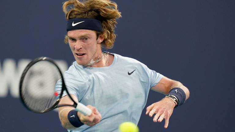 Andrey Rublev se formó bien esta temporada para hacer una cita con Marton Foxovic (AP Photo / Wilfredo Lee)