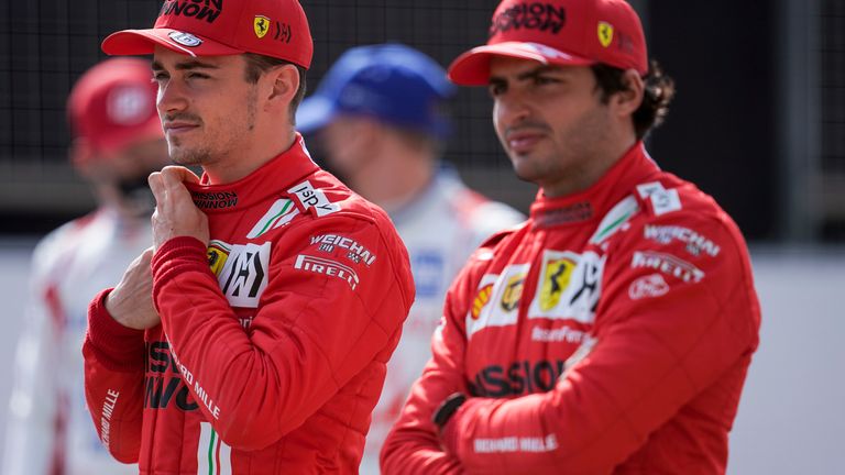   Charles Leclerc et son nouveau coéquipier Ferrari Carlos Sainz à Bahreïn