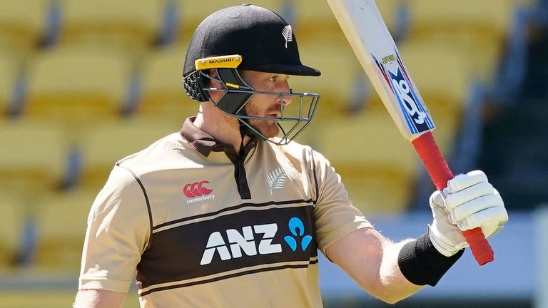 Martin Guptill hit four sixes in his 71 from 46 balls and shared a century stand with opening partner Devon Conway