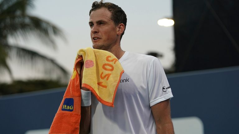 Vasek Pospisil lanzó un vano lleno de blasfemias al presidente del ATP Tour, Andrea Godensee (Foto de Michel Sandberg / Icon Sportswire) (Icon Sportswire a través de AP Images)