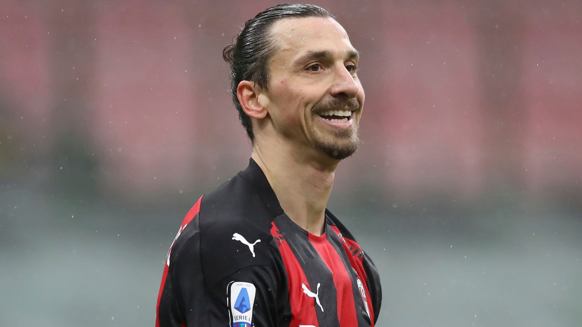 Zlatan signs AC Milan contract extension