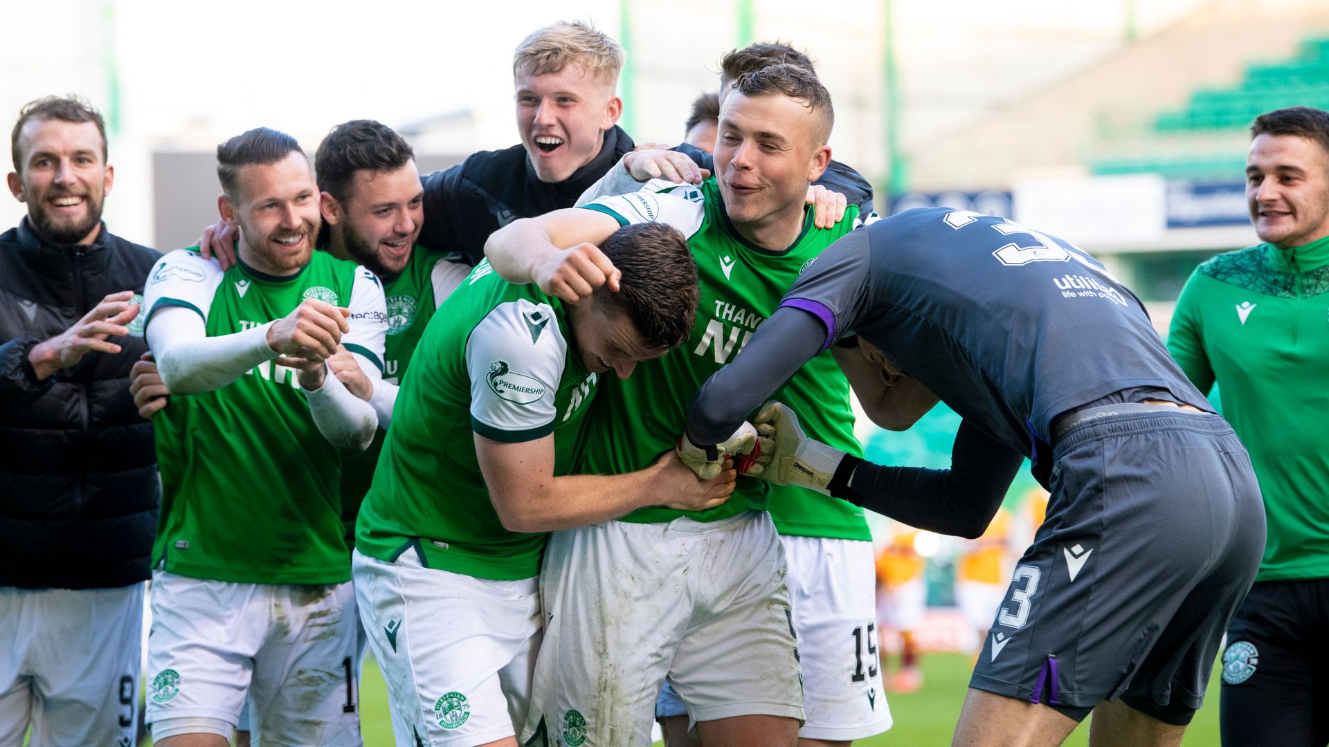 Hibs reach semis with shootout win over Motherwell
