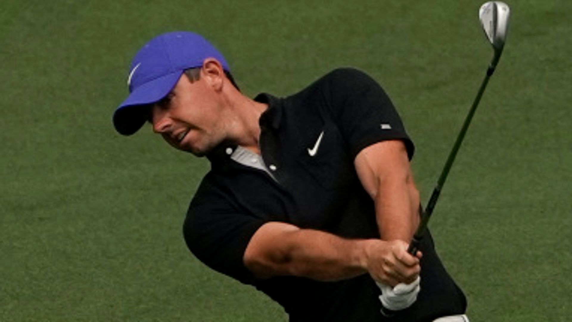 Stray shot from McIlroy hits his own dad!