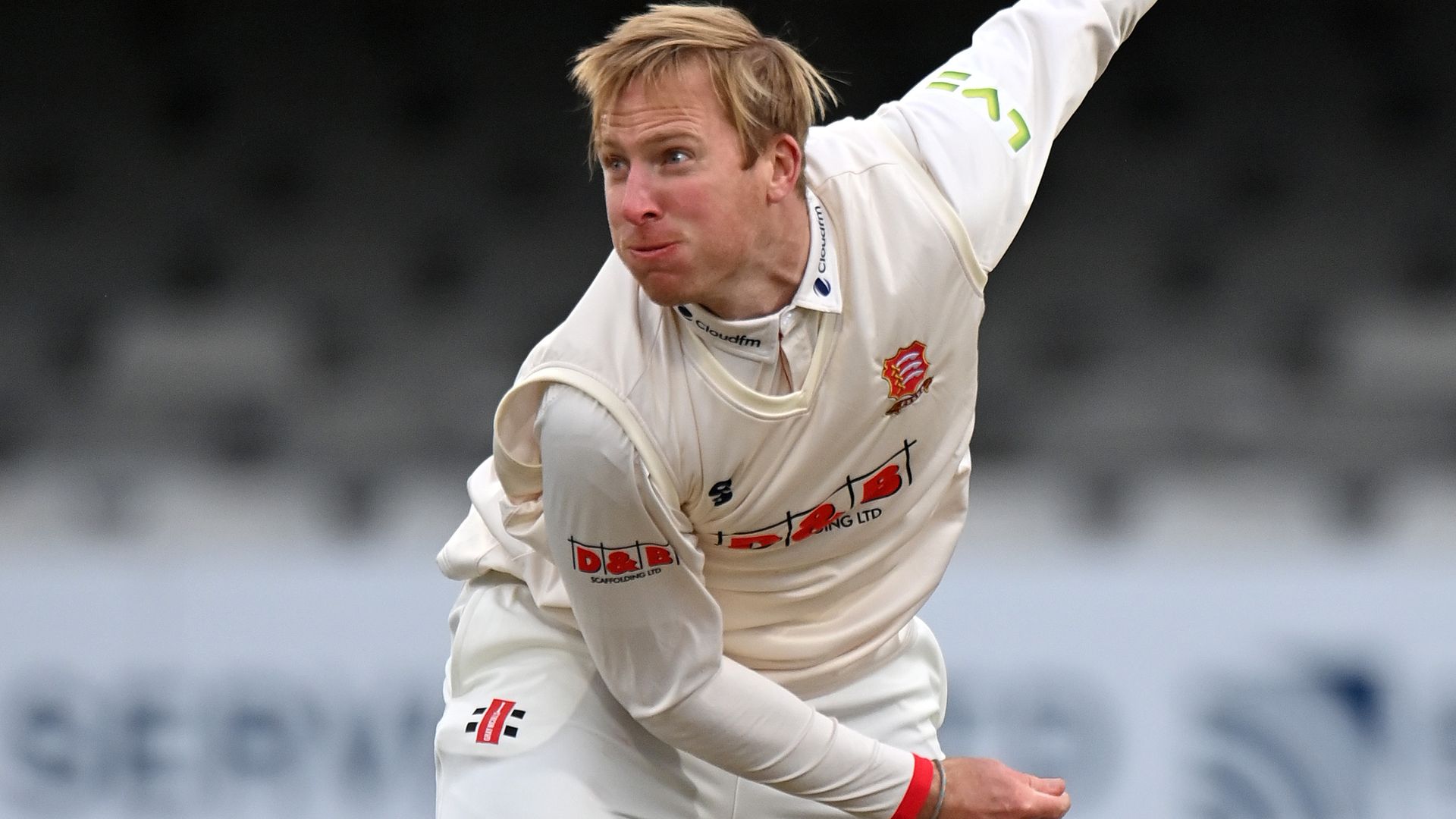 Harmer stars as Essex complete comeback win over Durham