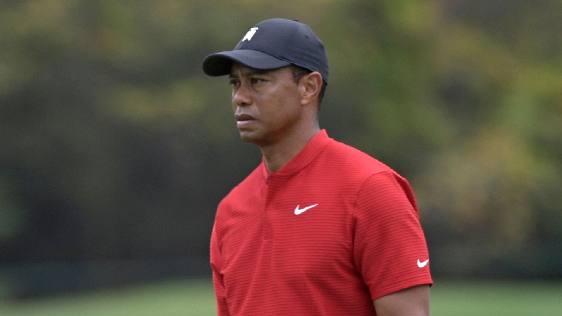 Woods posts first picture since crash